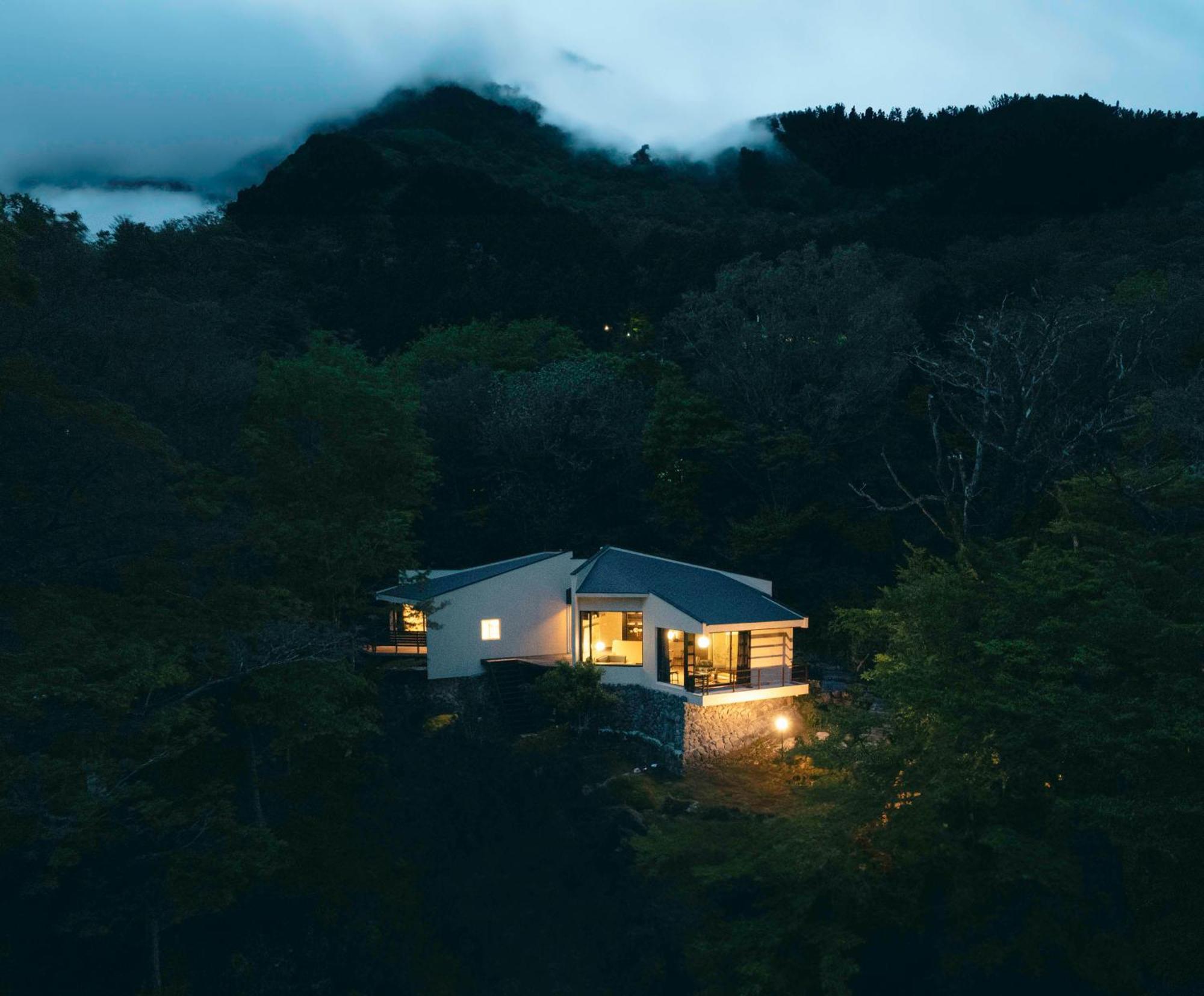 Вілла Aknot Hakone 大涌谷を望むモダニズム建築 東京から90分 Екстер'єр фото